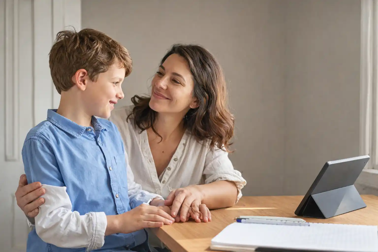 Interacción guiada entre madre y niño - Dirección estratégica con IA generativa